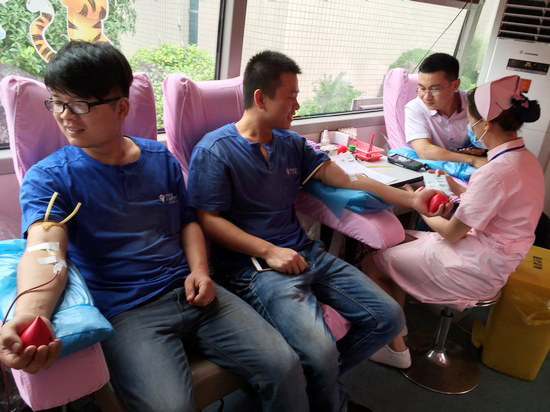 血液连接你我大爱感动星城——记金年会金字招牌智能2016年夏季无偿献血活动