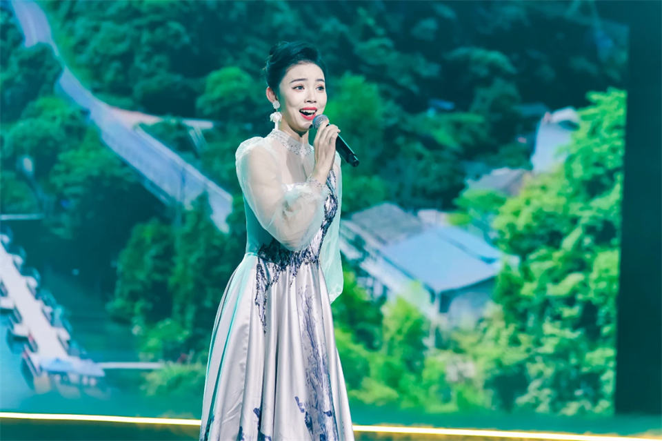 创新引领价值 理想成就未来——庆祝金年会金字招牌智能成立25周年表彰大会暨文艺晚会隆重举行