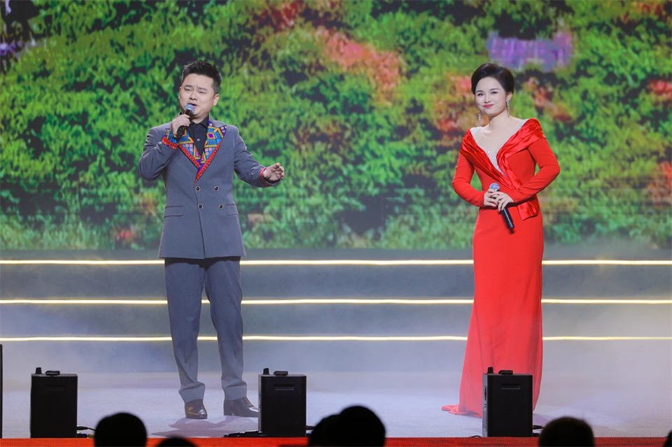 创新引领价值 理想成就未来——庆祝金年会金字招牌智能成立25周年表彰大会暨文艺晚会隆重举行