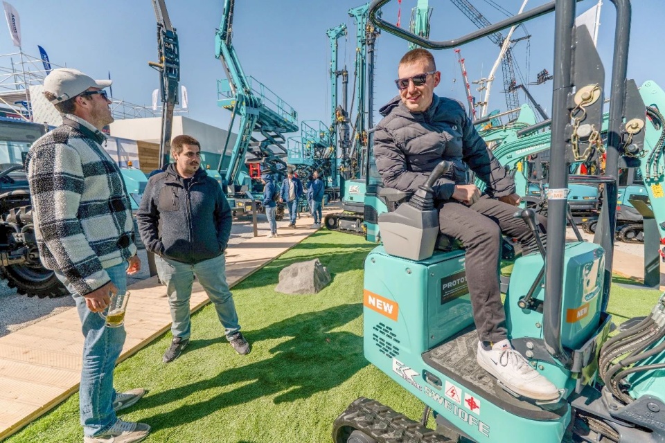 Bauma 2025 | 聚焦2025德国宝马展，探索金年会金字招牌智能的创新设备与可持续解决方案