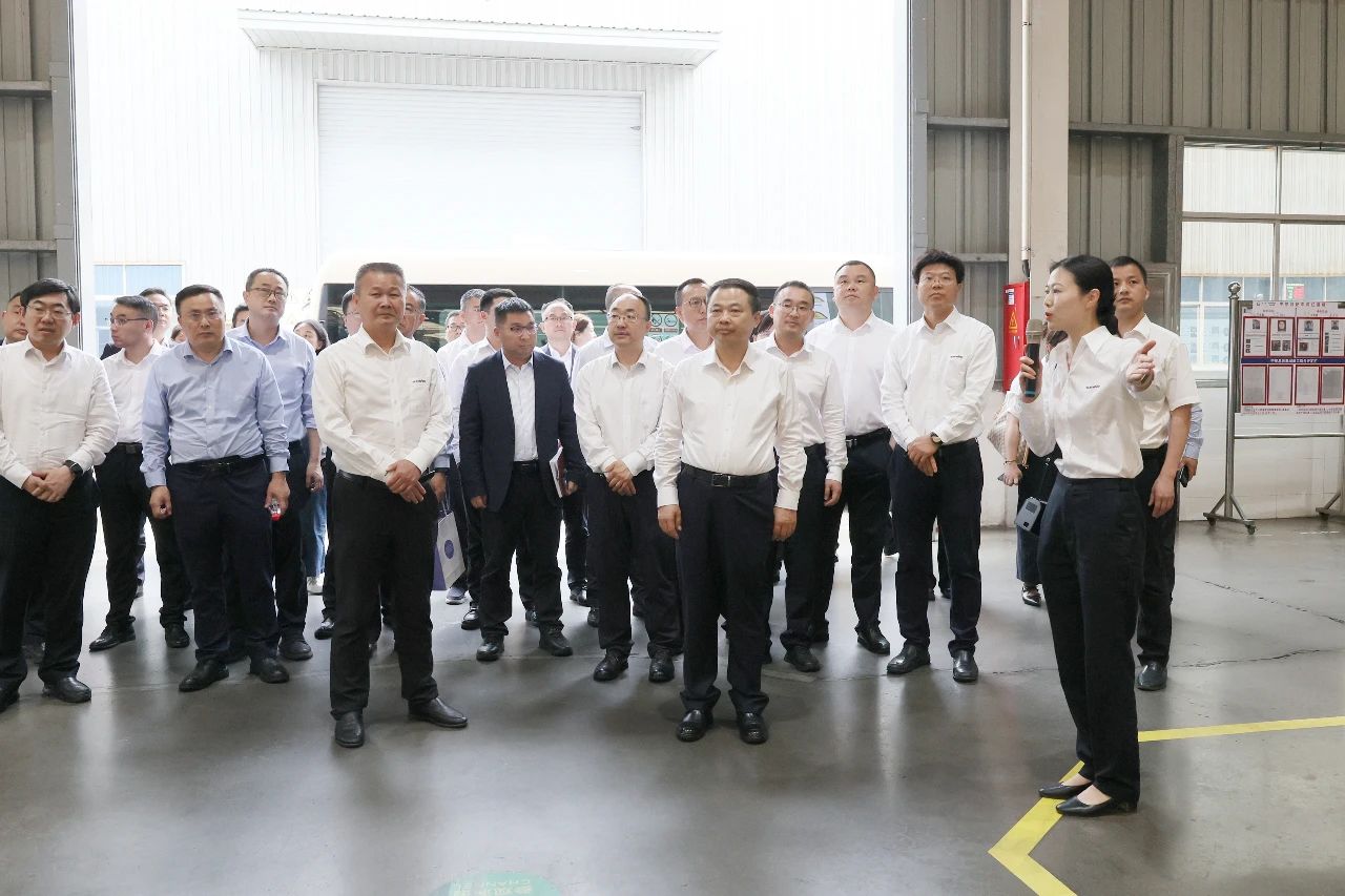 天能控股集团党委书记、董事长张天任率队到访金年会金字招牌智能
