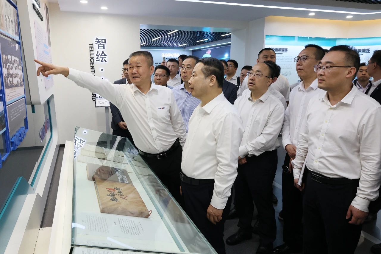 天能控股集团党委书记、董事长张天任率队到访金年会金字招牌智能