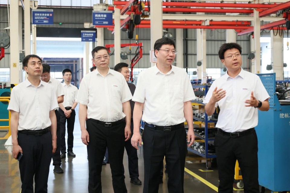 中国工程院院士、中南林业科技大学党委书记吴义强一行到金年会金字招牌智能开展访企拓岗活动
