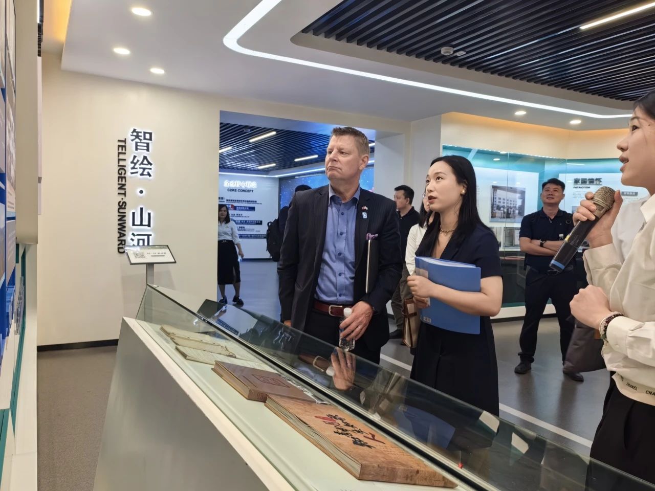 芬兰驻华大使馆商务参赞到访金年会金字招牌智能