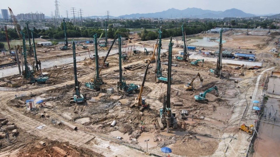 近20台“金年会金字招牌绿”装备实力集结，助力广佛西环工程建设跑出“加速度”