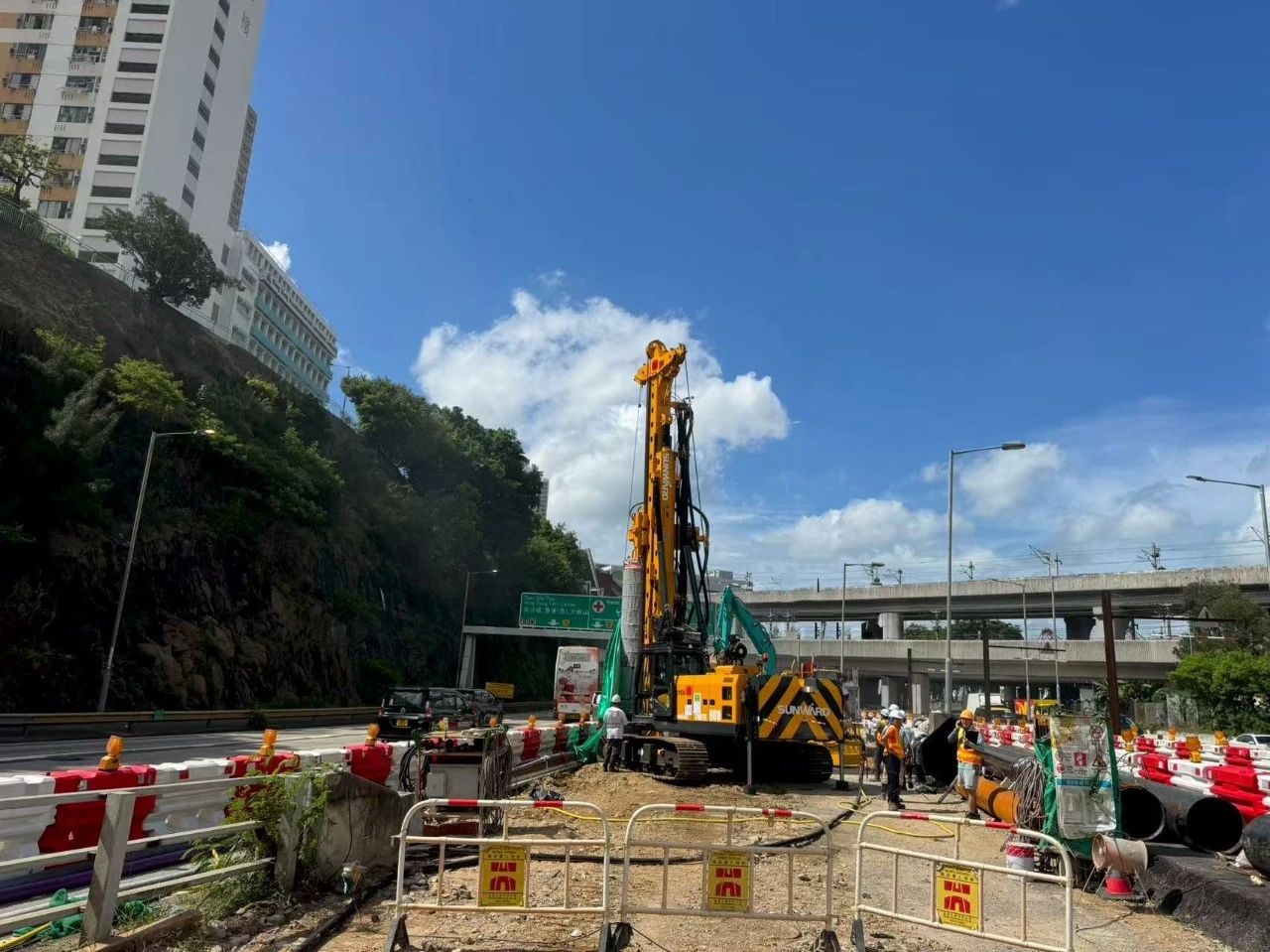 硬核首秀！金年会金字招牌智能SWDTH800大直径潜孔锤钻机进击香港市场