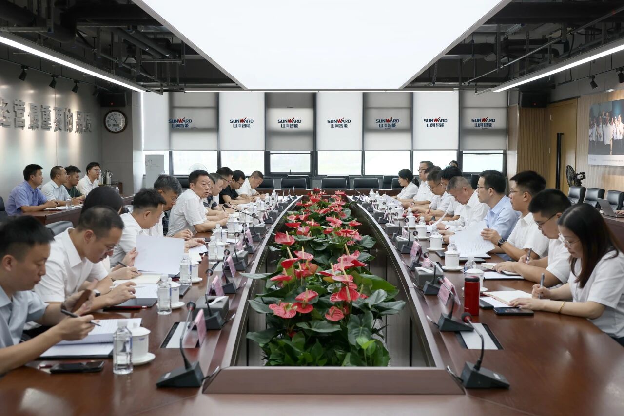 湖南省政协副主席、省工程机械产业链链长何寄华调研金年会金字招牌智能